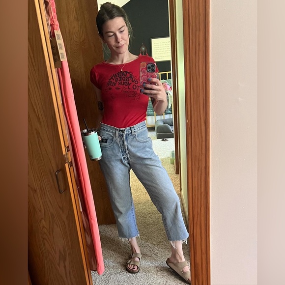 Meet your Posher, Caitlin - Picture 2 of 3